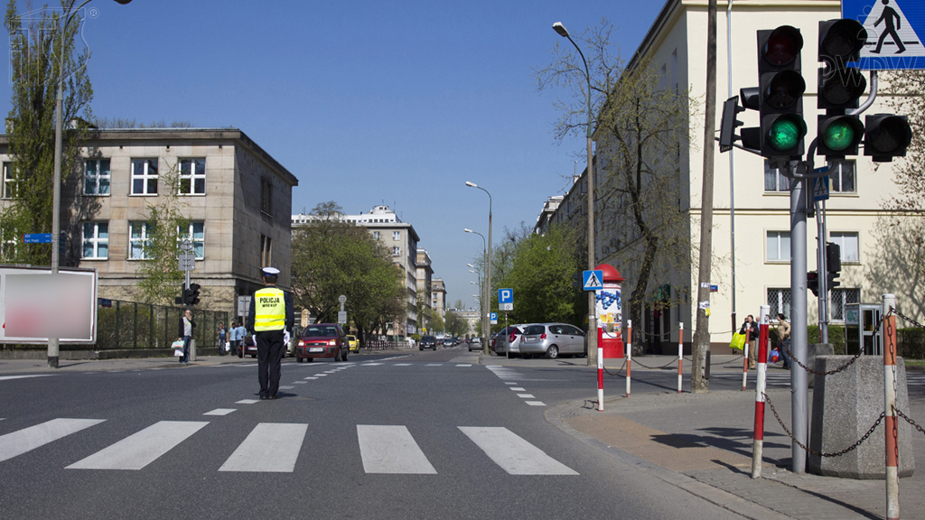 Pytanie Q-0451: Czy w przedstawionej sytuacji masz obowiązek zatrzymać się?
