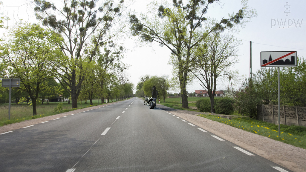 Pytanie Q-0124: Czy w tej sytuacji masz obowiązek przesunąć na pobocze motocykl, który uległ awarii?