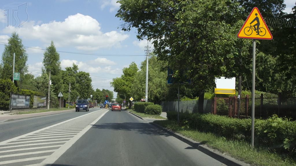 Pytanie Q-0077: Czy w przedstawionej sytuacji jesteś ostrzegany o miejscu, w którym rowerzyści wjeżdżają na jezdnię lub przez nią przejeżdżają?