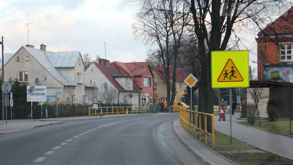 Pytanie Q-1638: Czy w tej sytuacji jesteś ostrzegany, że zbliżasz się do przejścia dla pieszych?
