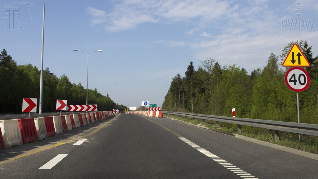 Pytanie Q-0075: Czy w przedstawionej sytuacji jesteś ostrzegany o zbliżaniu się do miejsca, w którym rozpoczyna się ruch dwukierunkowy?