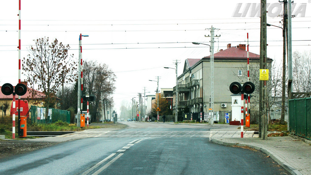 Pytanie Q-1695: Czy przejeżdżając przez przejazd kolejowy masz pierwszeństwo przed nadjeżdżającym pojazdem szynowym?