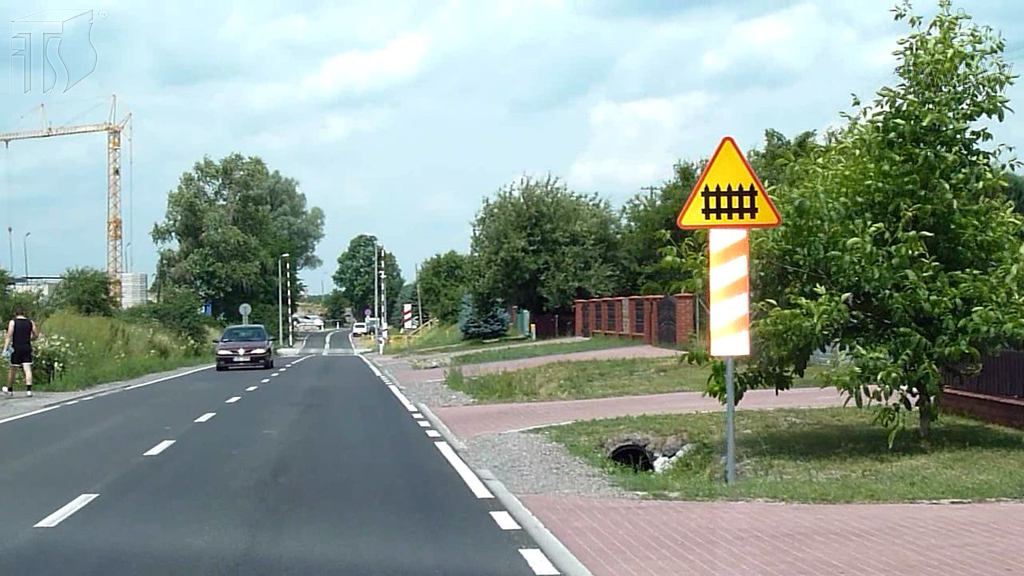 Pytanie Q-0733: Czy przed wjazdem na przejazd kolejowy oznaczony tym znakiem, zawsze masz obowiązek zatrzymania się?