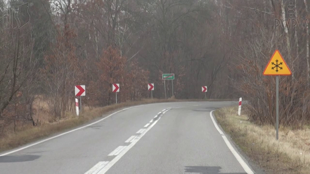 Pytanie Q-0737: Czy ten znak ostrzega o możliwości wystąpienia gołoledzi na jezdni?