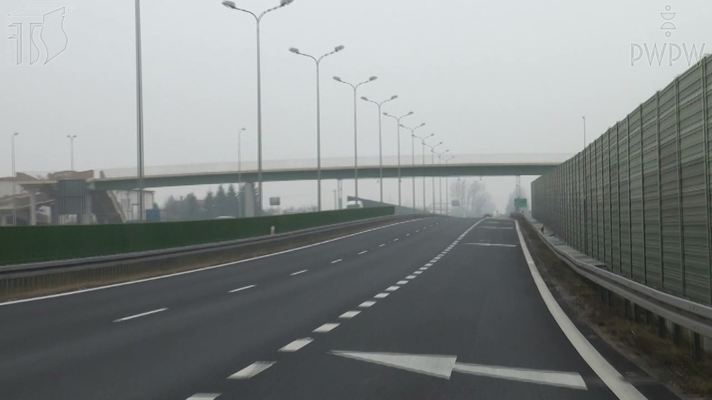Pytanie Q-0770: Czy widoczne na prawym pasie ruchu znaki poziome wyznaczają początek wyjazdu z autostrady?
