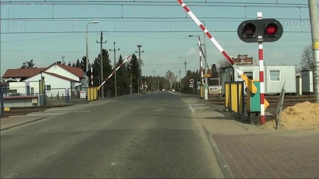 Pytanie Q-0779: Czy w tej sytuacji wolno Ci wjechać na przejazd kolejowy?