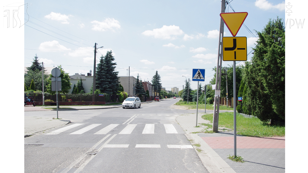 Pytanie Q-0812: Czy skręcając w lewo masz pierwszeństwo przed pojazdem nadjeżdżającym z przeciwka?
