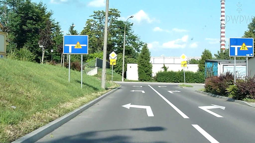 Pytanie Q-0849: Czy w tej sytuacji masz prawo zmienić pas ruchu bezpośrednio przed skrzyżowaniem?