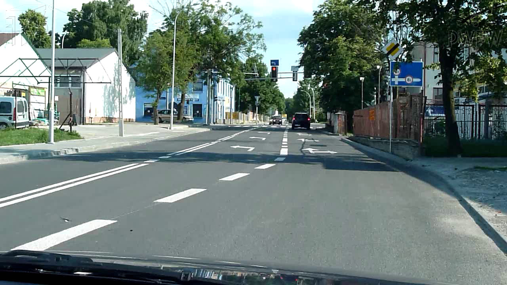 Pytanie Q-0850: Czy w tym miejscu masz prawo zmienić zajmowany pas ruchu na pas lewy?
