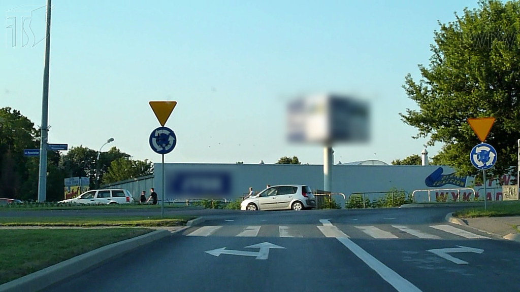 Pytanie Q-1290: Czy na tym skrzyżowaniu masz prawo skręcić w lewo z zajmowanego pasa ruchu?