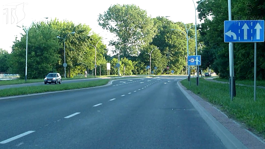 Pytanie Q-0856: Czy z pasa ruchu, na którym się znajdujesz, masz prawo jechać na wprost?