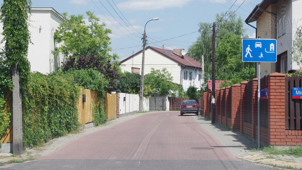 Pytanie Q-0896: Czy na drodze za tym znakiem zawsze masz obowiązek ustąpić pierwszeństwa pieszym?