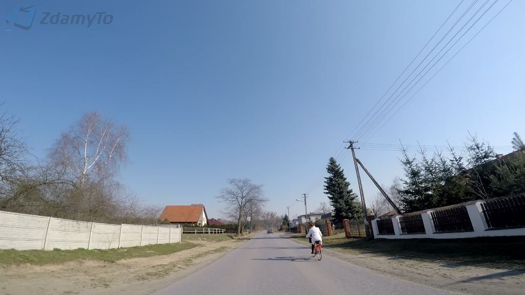 Pytanie Q-1821: Jaki odstęp musisz zachować wyprzedzając rower lub motorower?
