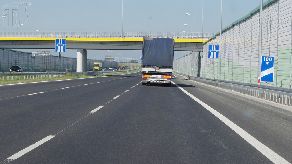 Pytanie Q-0732: Z jaką prędkością masz obowiązek jechać na autostradzie?