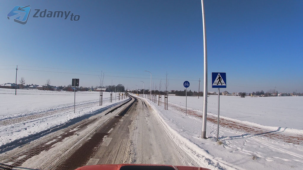 Pytanie Q-2427: Czy w tej sytuacji wolno Ci kontynuować jazdę przez przejście dla pieszych bez zatrzymania?