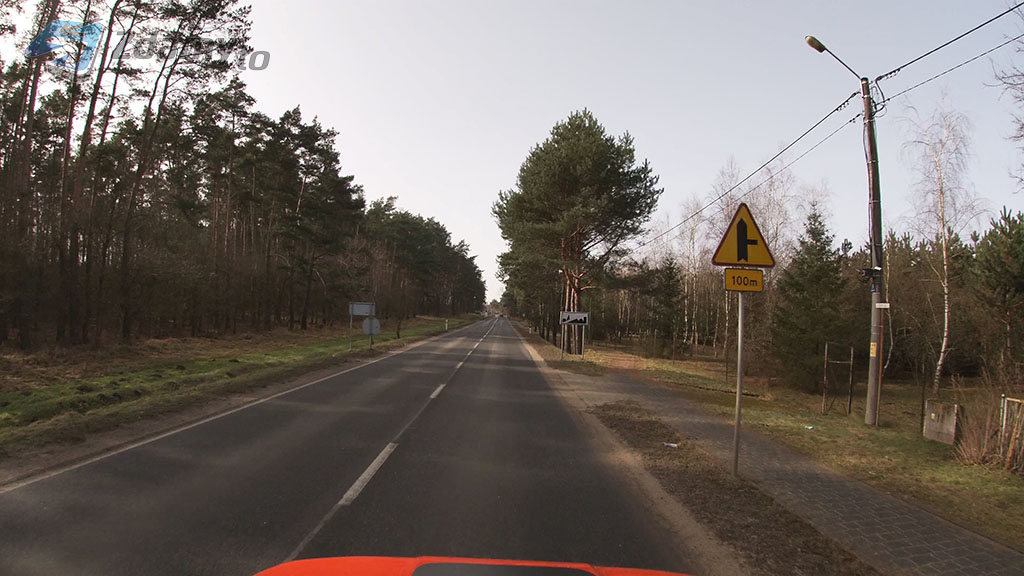 Pytanie Q-2435: Czy ten znak ostrzega o skrzyżowaniu z drogą podporządkowaną, występującą po prawej stronie?