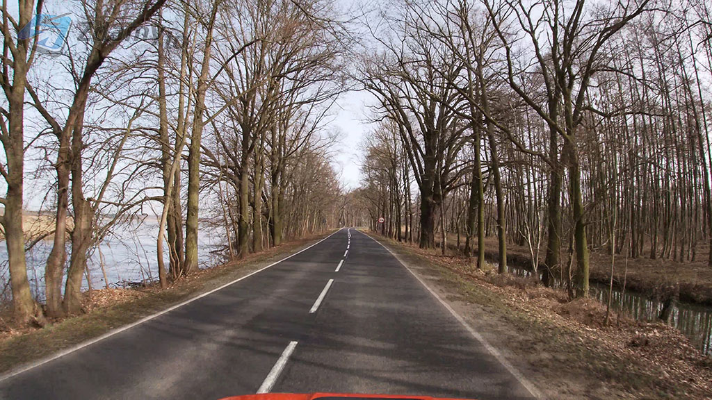 Pytanie Q-2436: Czy w tym miejscu wolno Ci się zatrzymać przy lewej krawędzi jezdni?