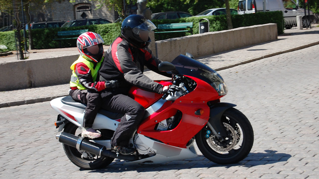 Pytanie Q-1061: Z jaką prędkością masz prawo przewozić motocyklem sześcioletnie dziecko?