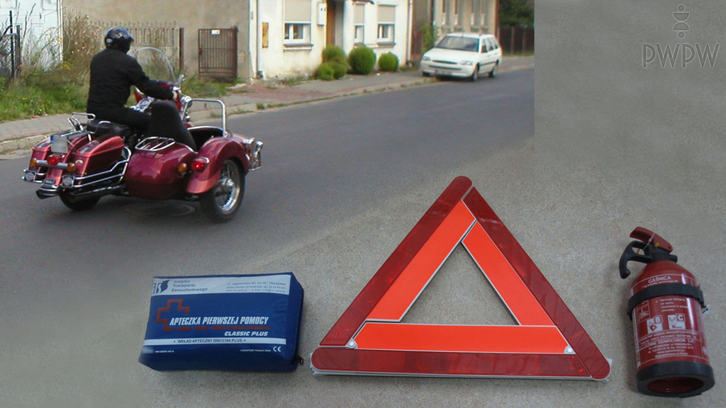 Pytanie Q-1076: Który z wymienionych elementów jest obowiązkowym wyposażeniem motocykla z bocznym wózkiem?