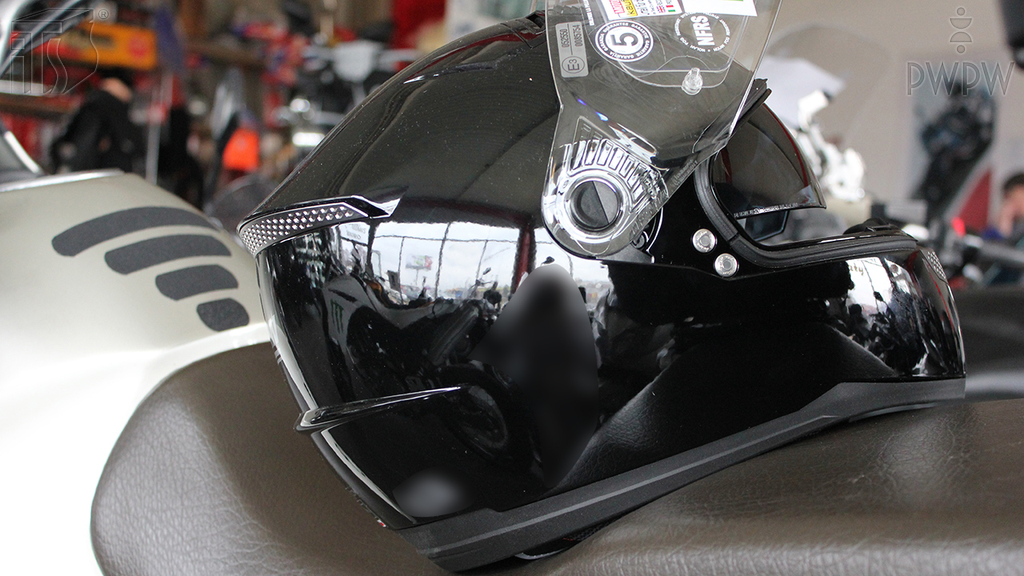 Pytanie Q-1079: Czy jadąc motocyklem masz obowiązek używać kasku ochronnego?