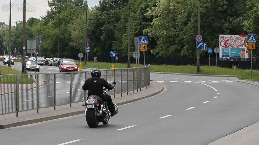 Pytanie Q-1553: Który z wymienionych czynników ma największy wpływ na długość drogi hamowania motocykla, gdy jedziesz w dobrych warunkach atmosferycznych?