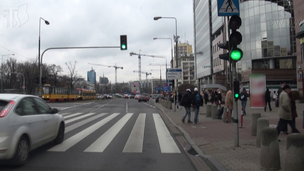 Pytanie Q-1090: Czy jazda motocyklem po znakach poziomych może być niebezpieczna?