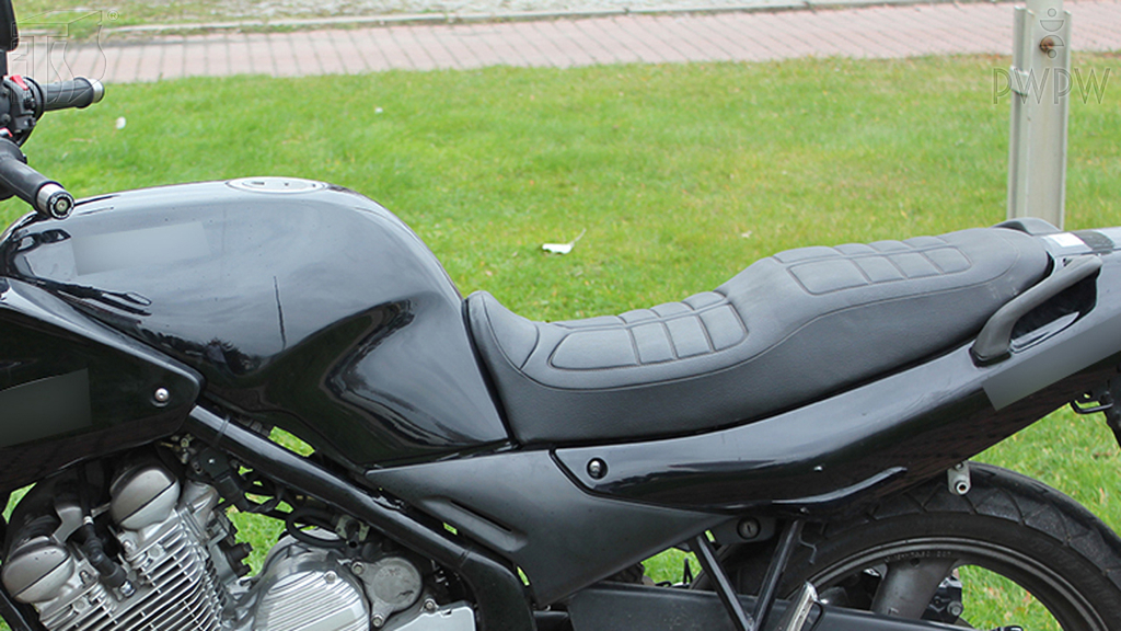 Pytanie Q-1107: W jaki sposób będziesz wiózł dziesięcioletnie dziecko dwumiejscowym motocyklem?