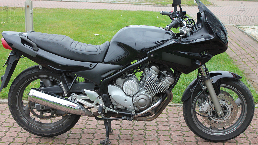 Pytanie Q-1334: Na co nie możesz pozwolić pasażerowi, którego przewozisz motocyklem?