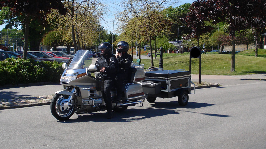 Pytanie Q-1108: Ile wynosi maksymalna długość zespołu pojazdów składającego się z motocykla i przyczepy?