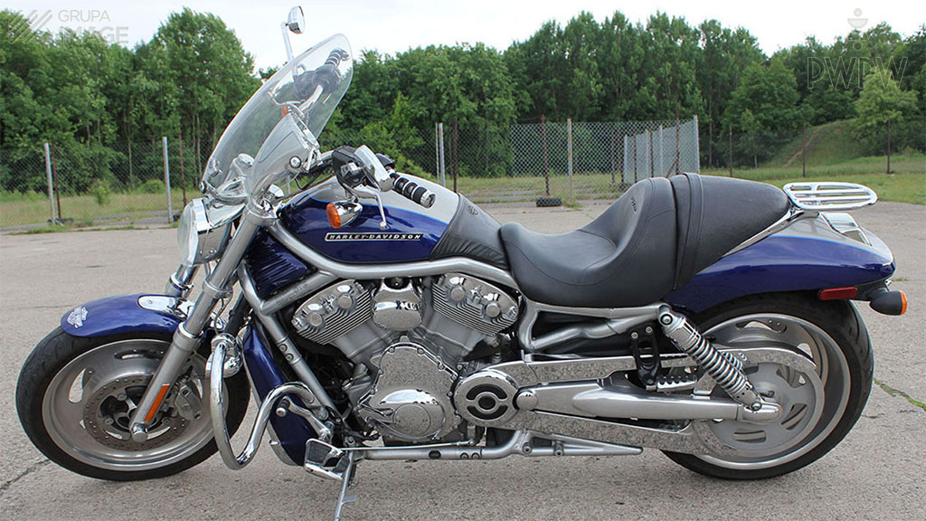 Pytanie Q-1538: Która z wymienionych czynności należy do obsługi codziennej motocykla?