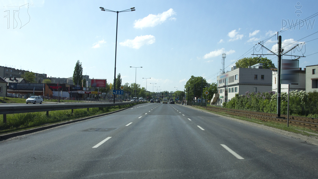 Pytanie Q-2304: Czy powinieneś niezwłocznie przystąpić do zmiany pasa ruchu, jeśli zamierzasz skręcić w lewo na najbliższym skrzyżowaniu?