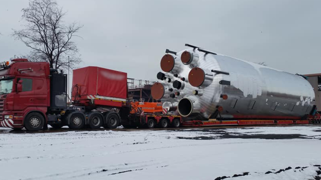 Pytanie Q-2167: Czy poruszając się pojazdem o rzeczywistej macie całkowitej 50 ton lub więcej wymagane jest zezwolenie odpowiedniej kategorii na przejazd pojazdu nienormatywnego?