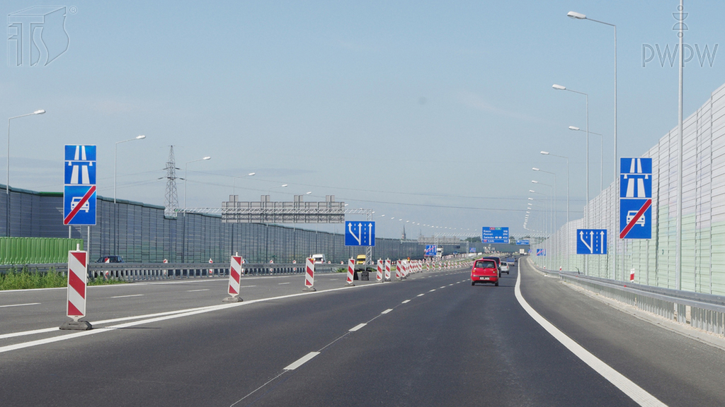 Pytanie Q-1203: Jaka jest maksymalna dopuszczalna prędkość, z którą masz prawo jechać na autostradzie, gdy kierujesz autobusem o nie większej niż 15 liczbie miejsc?