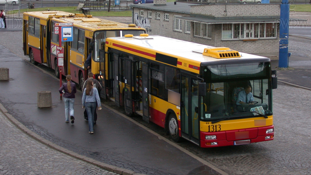 Pytanie Q-1213: W jaki sposób uruchomisz hamulec przystankowy?