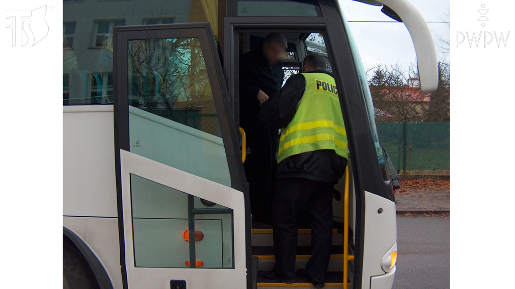 Pytanie Q-1217: Jakiego okresu maksymalnie może dotyczyć kontrola drogowa czasu pracy kierowcy autobusu?