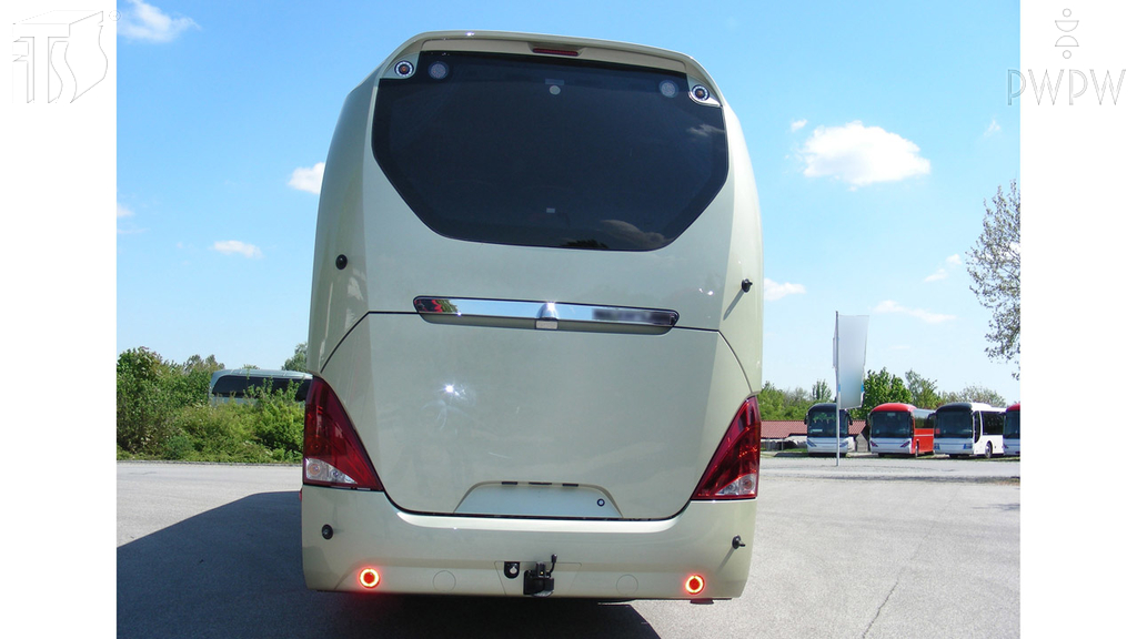 Pytanie Q-1238: Kiedy kierując autobusem masz obowiązek wyłączyć tylne światła przeciwmgłowe?