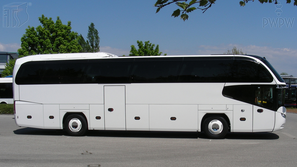 Pytanie Q-1253: W jaki sposób powinien być przewożony autobusem turystycznym bagaż o ostro zakończonych krawędziach?