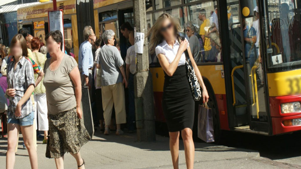 Pytanie Q-1571: W jakim celu używa się hamulca przystankowego w autobusie?