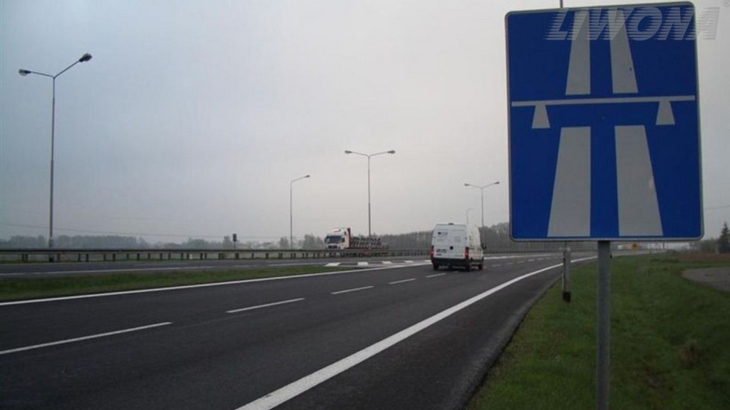 Pytanie Q-1965: Czy dopuszczalne jest holowanie samochodem osobowym na autostradzie do najbliższego wyjazdu lub miejsca obsługi podróżnych?
