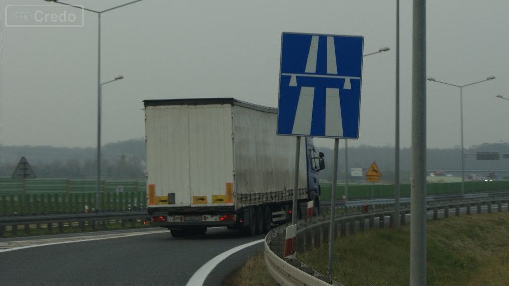 Pytanie Q-1803: W którym z wymienionych miejsc możesz zatrzymać samochód ciężarowy podczas jazdy autostradą w sytuacji, gdy poczujesz zmęczenie?