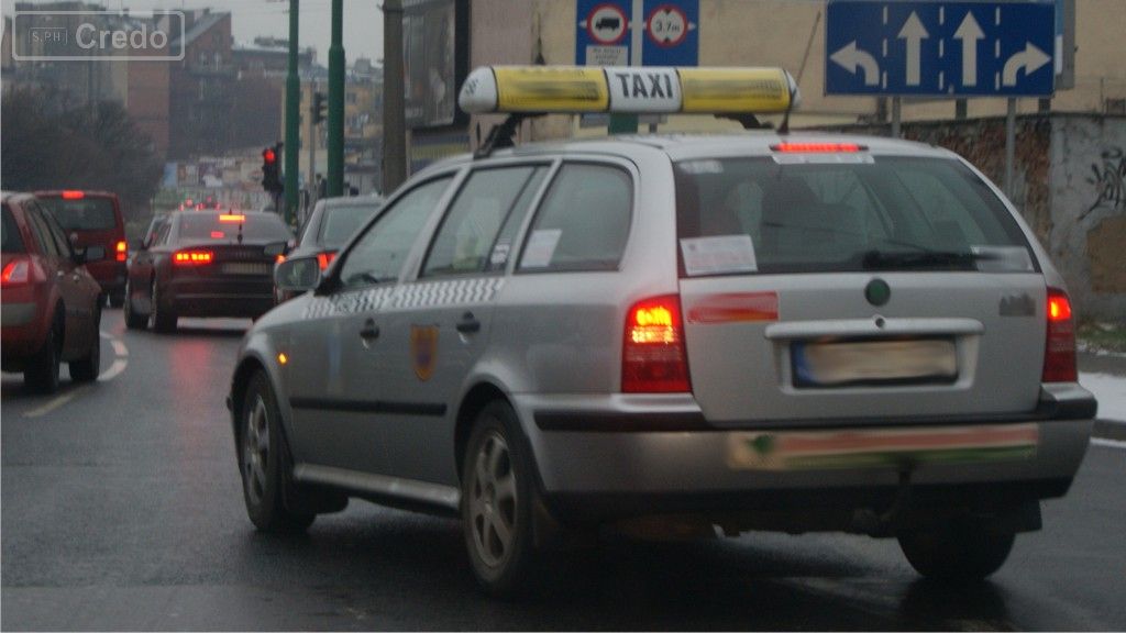 Pytanie Q-1811: Co zrobisz jeśli na skrzyżowaniu wjedzie tuż przed Ciebie inny pojazd wymuszając pierwszeństwo przejazdu?