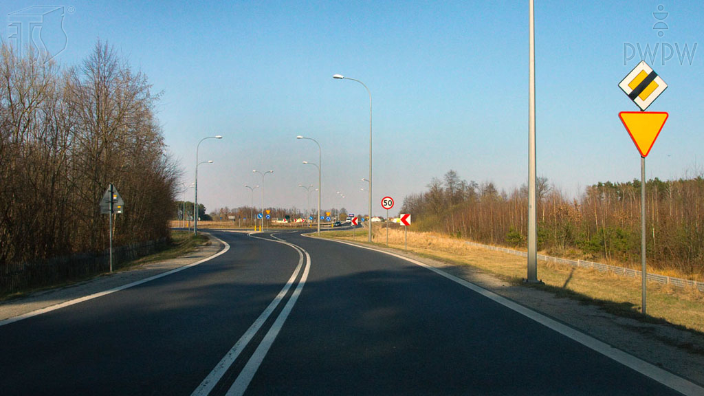 Pytanie Q-0492: Czy w tej sytuacji jesteś informowany o początku drogi z pierwszeństwem przejazdu?