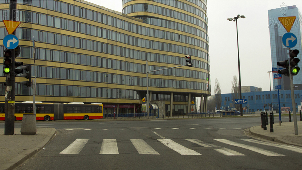 Pytanie Q-0165: Czy z zajmowanego pasa ruchu wolno Ci skręcić w lewo?
