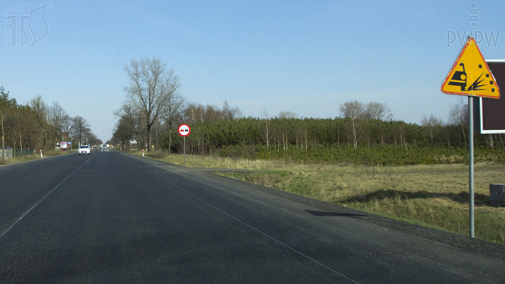 Pytanie Q-0078: Czy w przedstawionej sytuacji jesteś ostrzegany o drodze pokrytej żwirem, który może być wyrzucany spod kół jadących pojazdów?