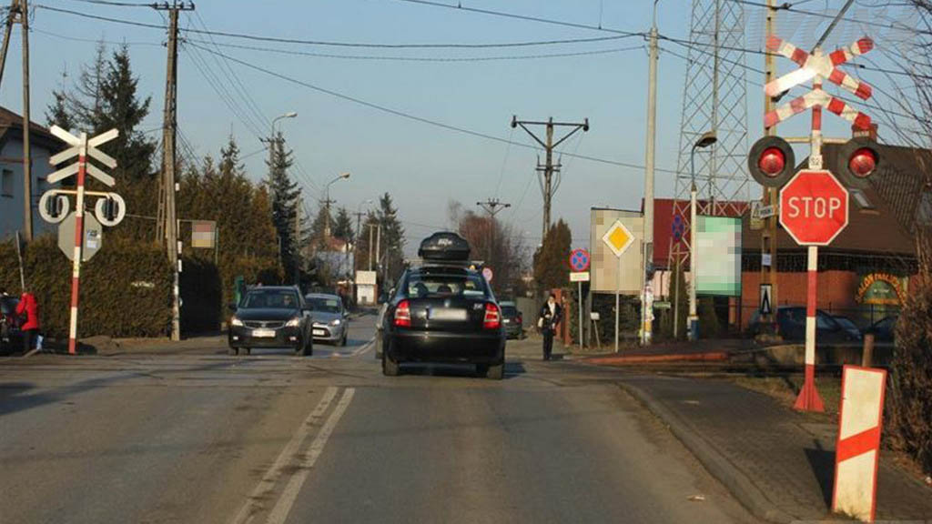 Pytanie Q-1697: Czy w widocznej sytuacji znajdujesz się przed przejazdem kolejowym jednotorowym?