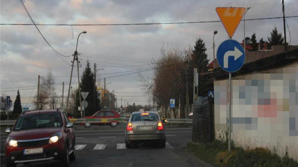 Pytanie Q-1637: Czy masz obowiązek każdorazowo zatrzymać pojazd przed wjazdem na takie skrzyżowanie?
