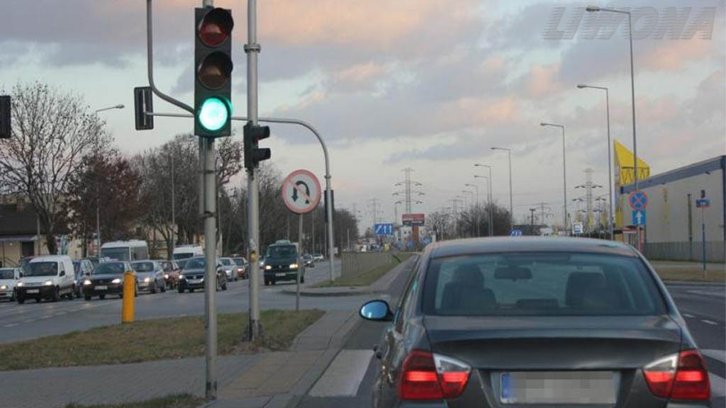 Pytanie Q-1723: Czy w widocznej sytuacji dopuszczalne jest zawracanie?
