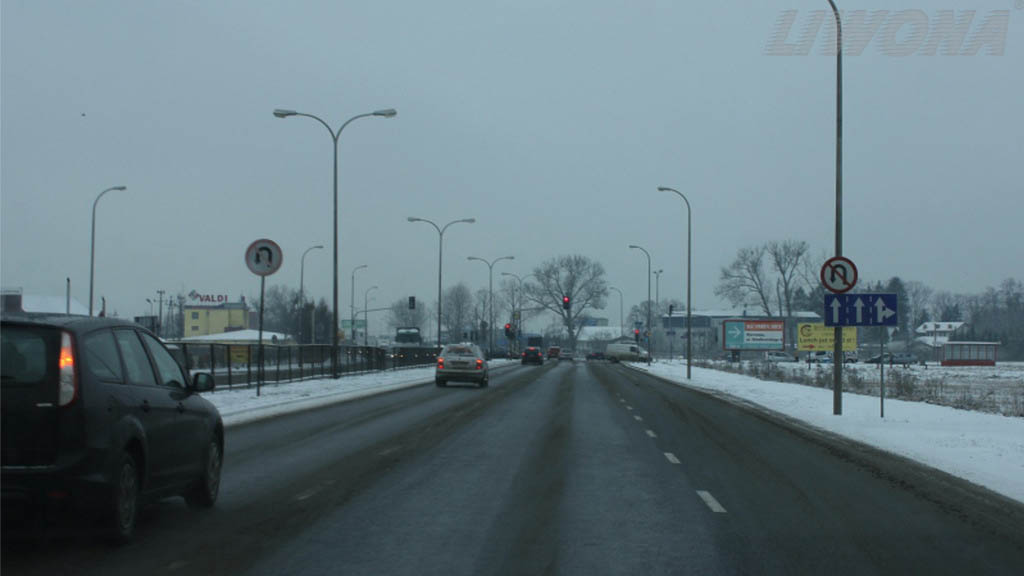 Pytanie Q-1728: Czy w widocznej sytuacji masz prawo zawrócić na najbliższym skrzyżowaniu?