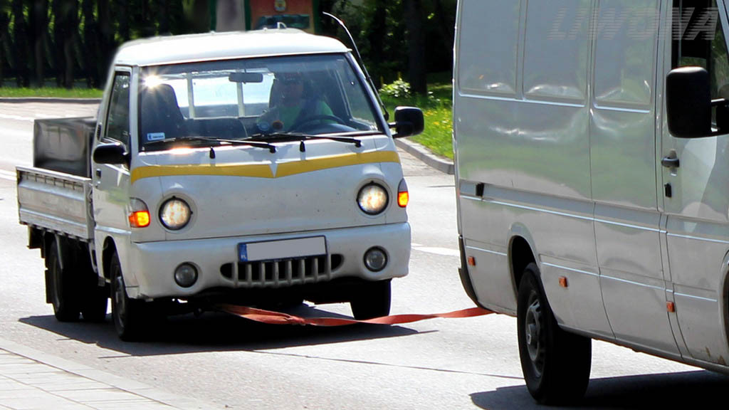 Pytanie Q-1952: Czy holowany pojazd ma wpływ na pole widzenia kierowcy?