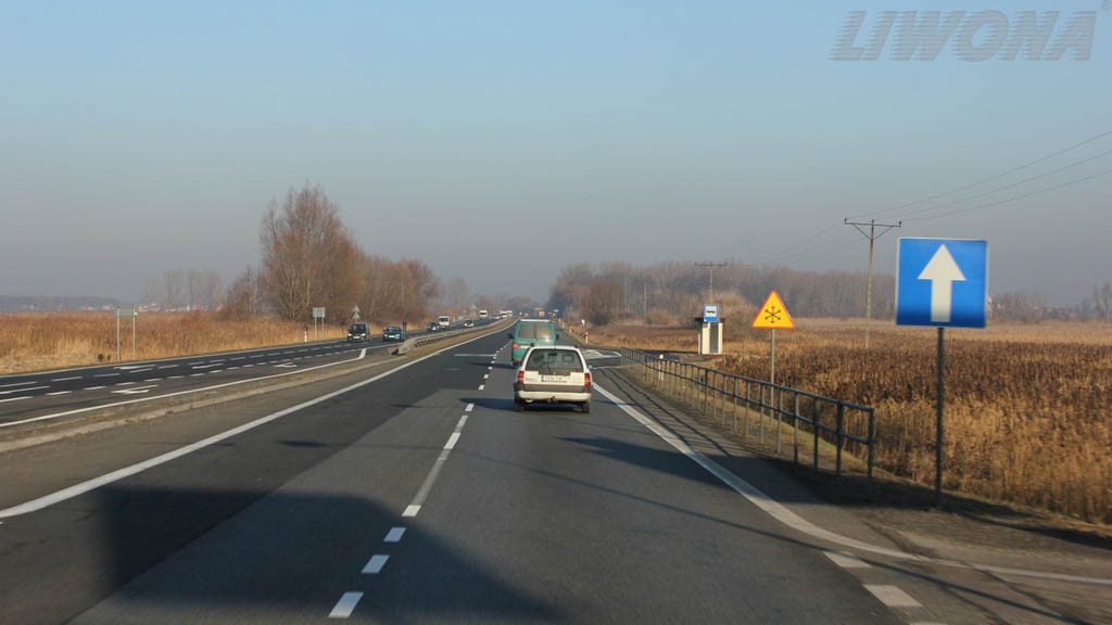 Pytanie Q-1668: Czy zabrania się cofania na drodze jednokierunkowej?